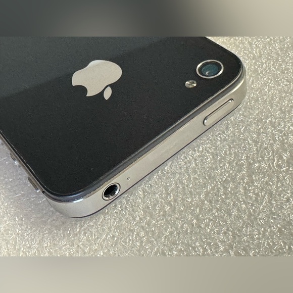 Apple iPhone 4S - Black, 16GB, Excellent Condition!! (Verizon, see listing) - Picture 5 of 10